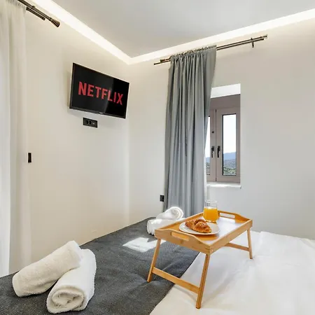 Urban Mountain Retreat Kroustas