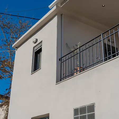 Urban Mountain Retreat * Kroustas